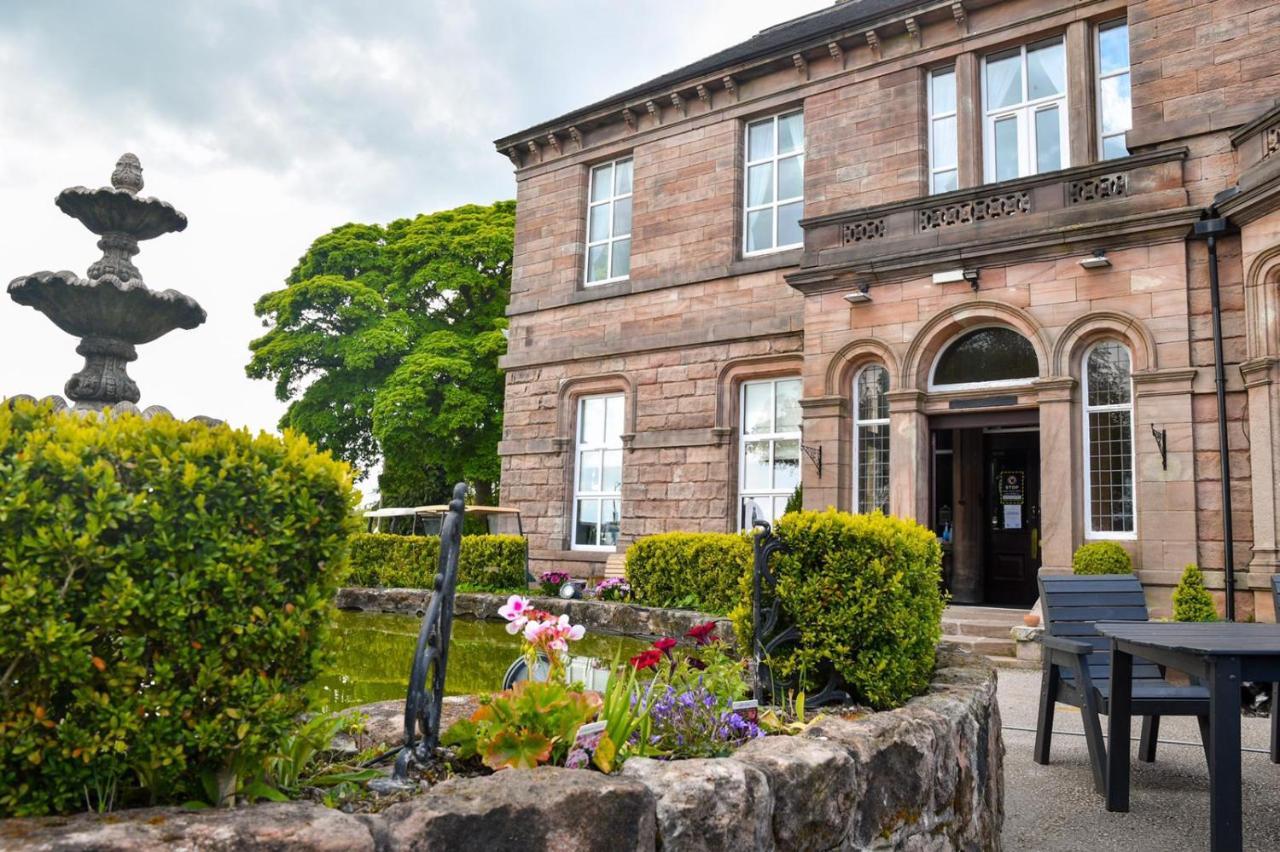 Whiston Hall المظهر الخارجي الصورة