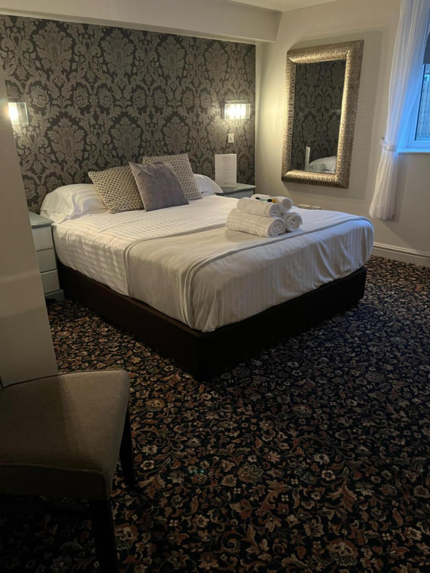 Whiston Hall المظهر الخارجي الصورة