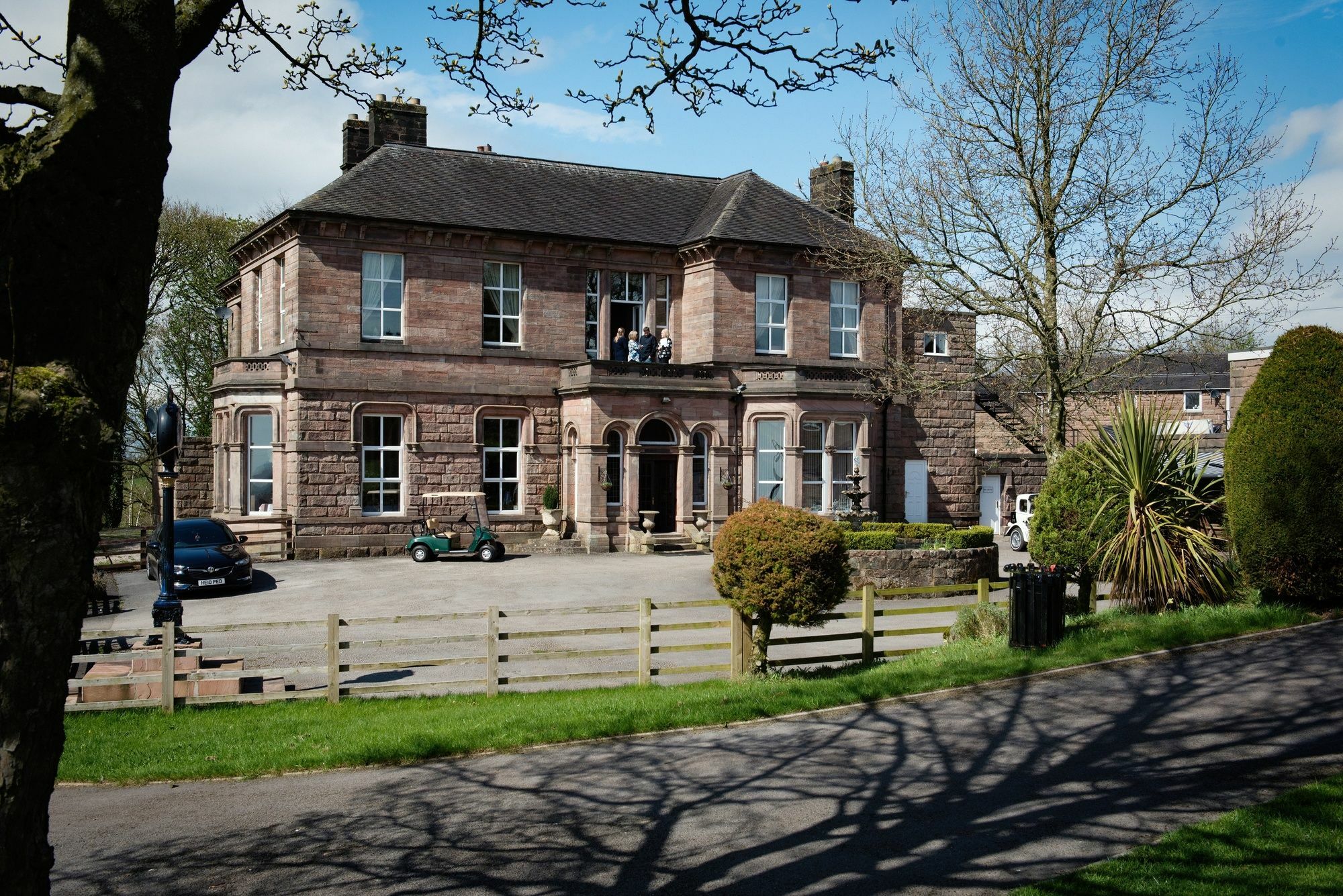 Whiston Hall المظهر الخارجي الصورة